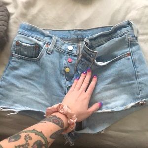 high waisted levi's denim shorts size 28